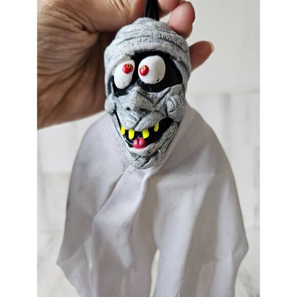 Paper magic mummy hanging vintage Halloween prop decor 2003 - Picture 6 of 8